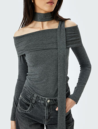 Slim Fit Uzun Kollu Kat Detaylı Omzu Açık Tişört 