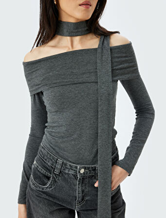 Slim Fit Uzun Kollu Kat Detaylı Omzu Açık Tişört 