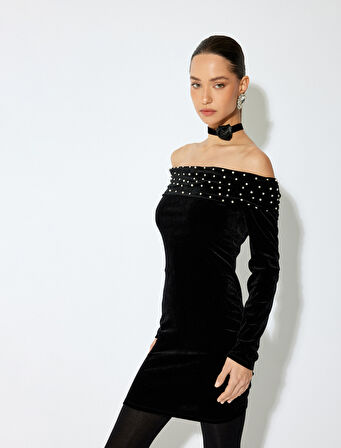 Slim Fit Uzun Kollu Taşlı Mini Omzu Açık Straplez Kadife Elbise