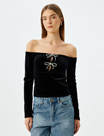 Metalik Fiyonk Detaylı Omzu Açık Kadife Bluz 