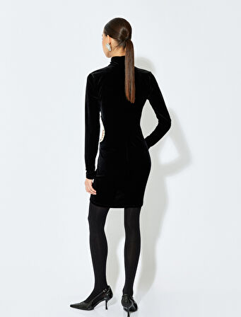 Skinny Uzun Kollu Dik Yaka Pencere Detaylı Mini Taşlı Kadife Elbise