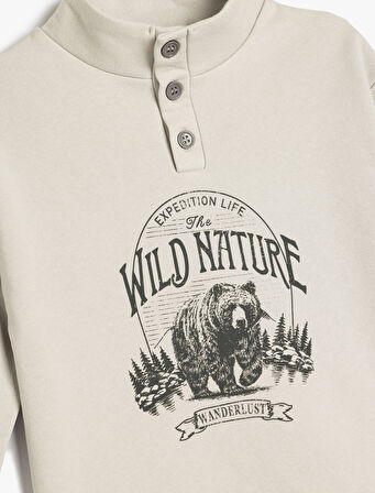 Dik Yaka Düğme Detaylı Baskılı Pamuklu Oversize Sweatshirt