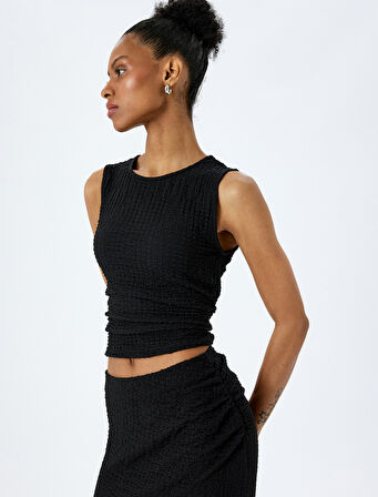 Dokulu Slim Fit Bisiklet Yaka Kolsuz Bluz