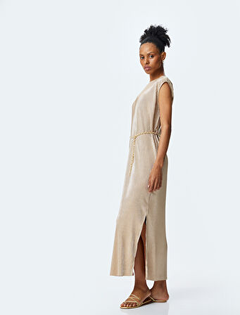 Kemer Detaylı Yuvarlak Yaka Kolsuz Pileli Piliseli Uzun Elbise