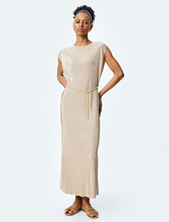 Kemer Detaylı Yuvarlak Yaka Kolsuz Pileli Piliseli Uzun Elbise