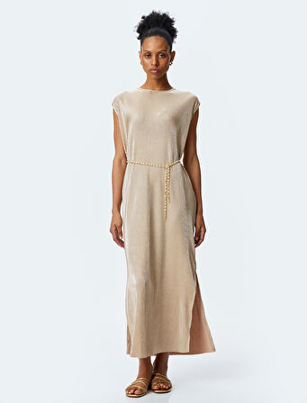 Kemer Detaylı Yuvarlak Yaka Kolsuz Piliseli Uzun Elbise