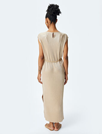 Kemer Detaylı Yuvarlak Yaka Kolsuz Piliseli Uzun Elbise