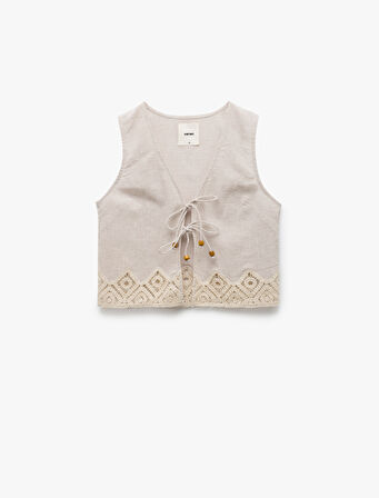 Keten Karışımlı Önden Bağlamalı Kroşe Detaylı Crop Yelek