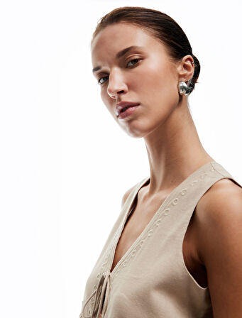 Pamuk-Viskon Kumaş Önden Bağlamalı Fiyonk Detaylı İşlemeli Yelek