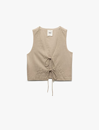 Pamuk-Viskon Kumaş Önden Bağlamalı Fiyonk Detaylı İşlemeli Yelek