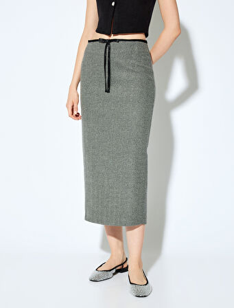 Koton X Melis Ağazat - Yırtmaçlı Fiyonk Detaylı Midi Boy Kalem Etek