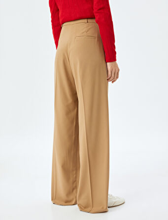 Yanları Şerit Detaylı Pile Detaylı Cepli Düz Bol Paça Kumaş Pantolon