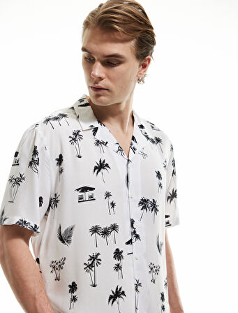 Kısa Kollu Devrik Yaka Regular Fit Viskon Palmiye Desenli Gömlek