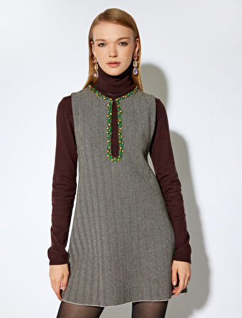 Koton X Melis Ağazat - Pencere Detaylı Kolsuz Taşlı Mini Jile Elbise 