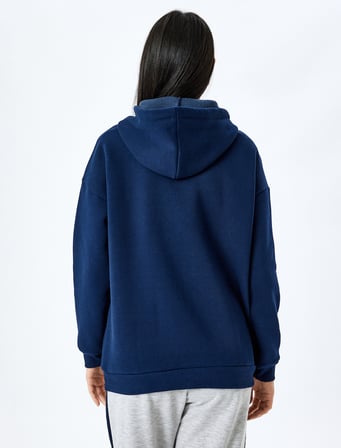 Şardonlu Kapüşonlu Kolej Baskılı Oversize Sweatshirt