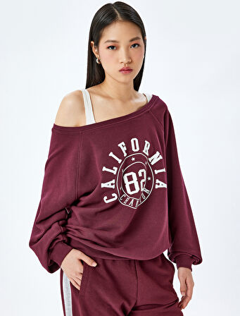 Kolej Baskılı Omzu Açık Kayık Yaka Oversize Sweatshirt