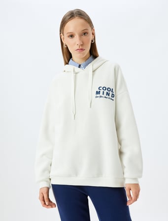 Arkası Baskılı Sloganlı Şardonlu Rahat Kalıp Kapüşonlu Sweatshirt