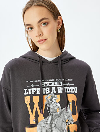 Şardonlu Kapüşonlu Baskılı Rahat Kalıp Sweatshirt