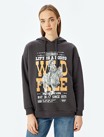 Şardonlu Kapüşonlu Baskılı Rahat Kalıp Sweatshirt