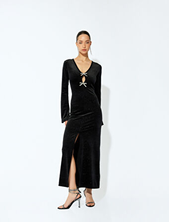 Uzun Kollu Önden Yırtmaçlı Taşlı Fiyonk Detaylı Slim Fit  Parıltılı V Yaka Uzun Kadife Elbise