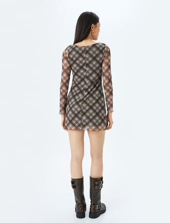 Astarlı Uzun Kollu Kayık Yaka Slim Fit Tül Mini Ekose Elbise