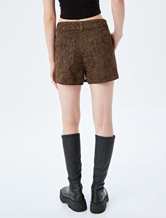 Yılan Derisi Desenli Düğmeli Asimetrik Kesim Mini Şort Etek