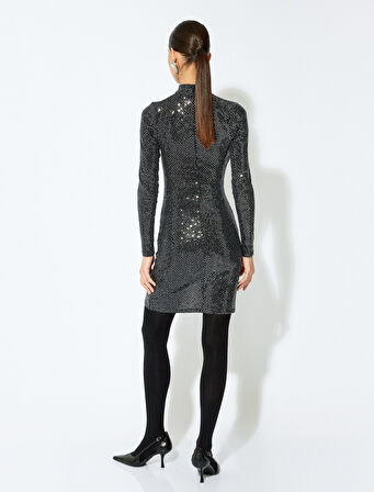 Uzun Kollu Dik Yaka Drape Detaylı Yırtmaçlı Pul Payetli Mini Elbise