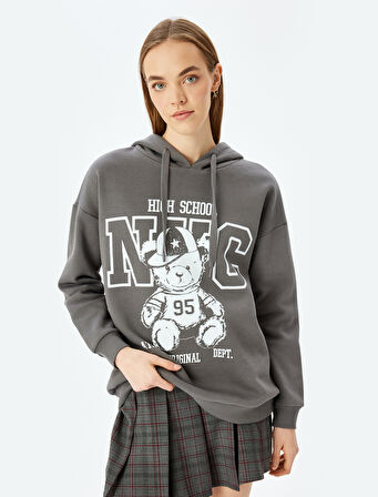 Şardonlu Kolej Baskılı Kapüşonlu Uzun Kollu Sweatshirt