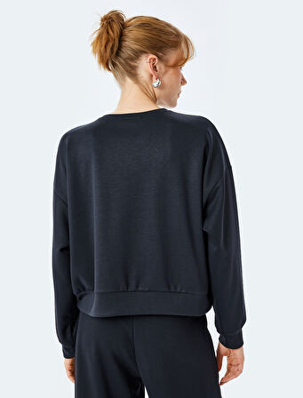 Modal Kumaş Bisiklet Yaka Uzun Kollu Basic Sweatshirt