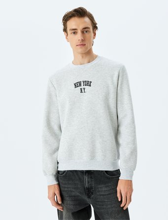 Bisiklet Yaka Şardonlu Slogan İşlemeli Sweatshirt