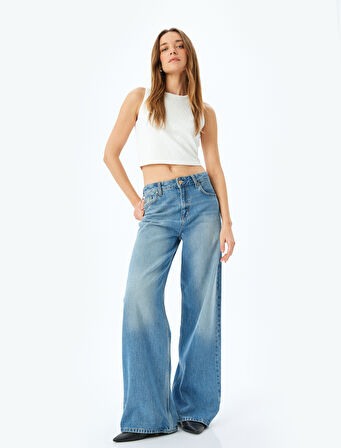 Taş Detaylı Halter Yaka Kolsuz Scuba Kumaş Crop Bluz