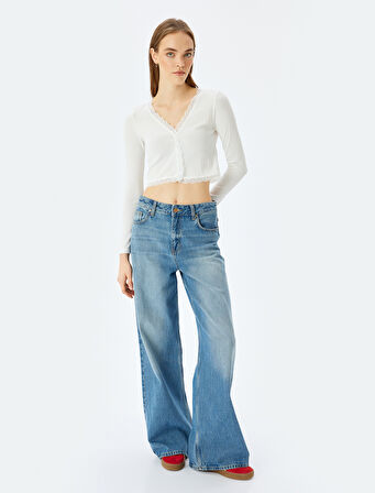 Uzun Kollu Düğmeli V Yaka Dantel Detaylı Slim Fit Crop Tişört