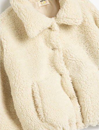 Yumuşak Dokulu Düğmeli Peluş Mont