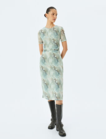 Soyut Desenli Drape Detaylı Kısa Kollu Bisiklet Yaka Slim Midi Boy Elbise