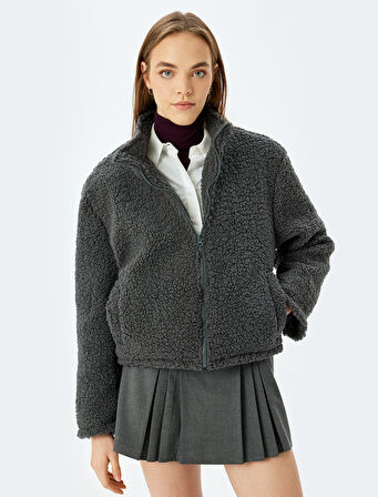 Dik Yaka Cep Detaylı Fermuarlı Peluş Ceket