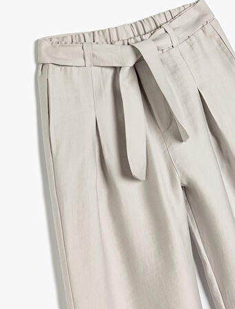 Beli Bağcıklı Cepli Pile Detaylı Pantolon