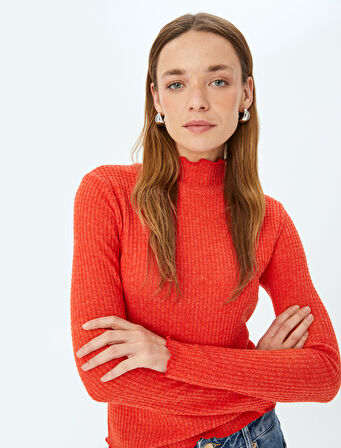 Uzun Kollu Dokulu Fırfırlı Dik Yaka Tişört