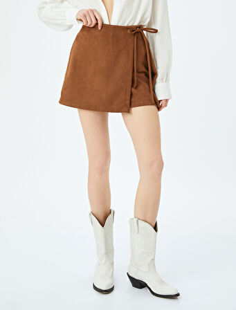 Süet Görünümlü Bağlama Detaylı Mini Şort Etek