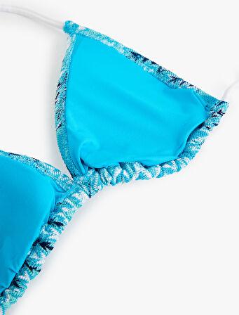 Boyundan Bağlamalı Desenli Üçgen Bikini Üstü