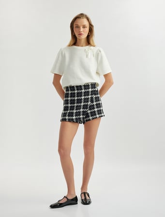Fiyonk Boncuk Detaylı Kısa Kollu Bisiklet Yaka Dokulu Sweatshirt