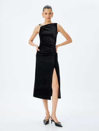 Drapeli Yırtmaçlı Slim Fit Midi Asimetrik Yaka Kadife Elbise