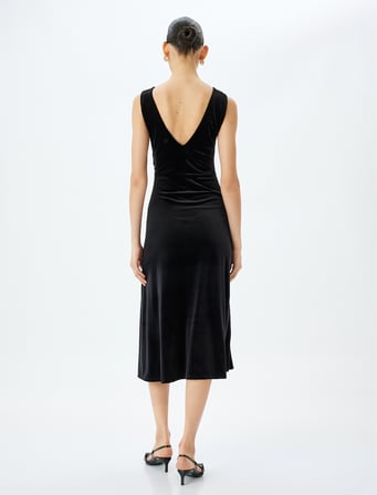 Drapeli Yırtmaçlı Slim Fit Midi Asimetrik Yaka Kadife Elbise