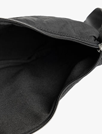 Fermuarlı Dikiş Detaylı Askılı Çapraz Çanta