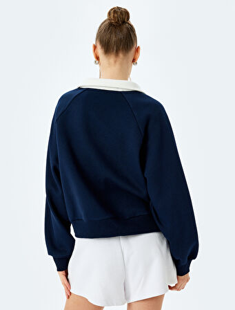 Şardonlu Yarım Fermuarlı Baskı Detaylı Uzun Kollu Polo Yaka Crop Sweatshirt