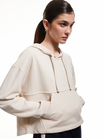 Üç İplik Cepli Uzun Kollu Kapüşonlu Sweatshirt