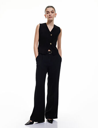 V Yaka Düğmeli Kolsuz Triko Yelek