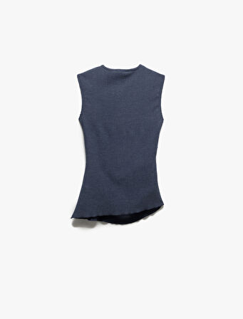 Yuvarlak Yaka Drape Detaylı Asimetrik Kolsuz Tişört
