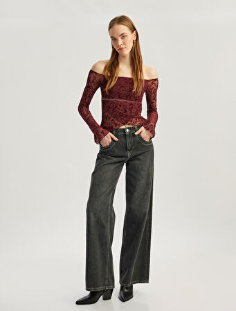 Asimetrik Kayık Yaka Omzu Açık Dantelli Uzun Kollu Tişört