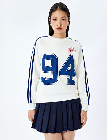 Şardonlu Biyeli Bisiklet Yaka Kolej Baskılı Uzun Kollu Sweatshirt