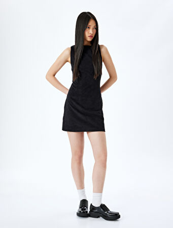 Bisiklet Yaka Kolsuz Slim Fit Mini Elbise